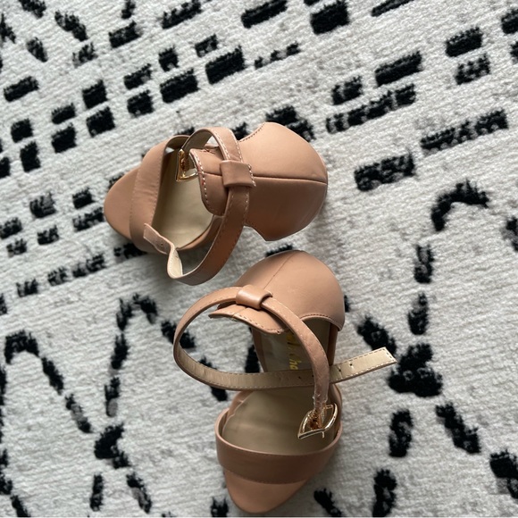 Heels - Picture 2 of 3